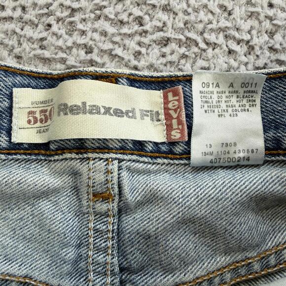 Vintage Levis 550 Distressed Denim Cutoff Jean Shorts Light Wash Grunge Y2K W29 - Picture 6 of 7